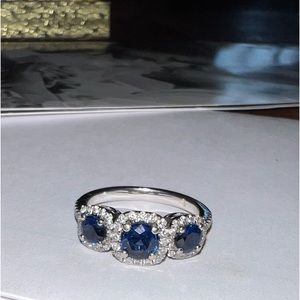 14k white gold with sapphire